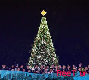 300px-Childrens_choir_-_US_National_Christmas_Tree_2012