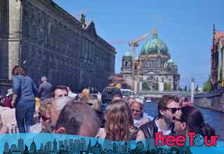 Crucero por el río Berlín Crucero por el río Berlín