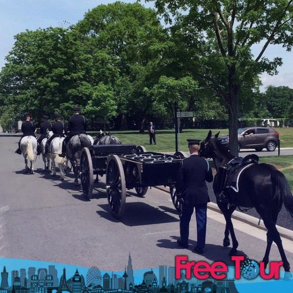 El Pelotón de Cajones en el Cementerio Nacional de Arlington El Pelotón de Cajones en el Cementerio Nacional de Arlington