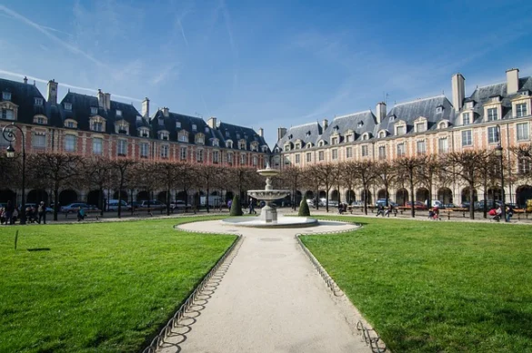 París con presupuesto: Plaza Des Vosges/ Museo Victor Hugo