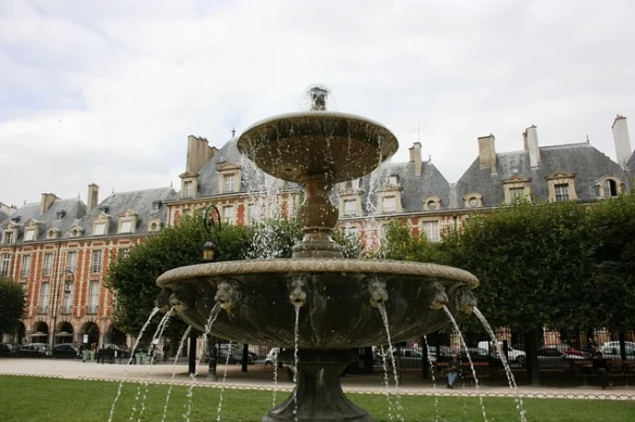 París con presupuesto: Plaza Des Vosges/ Museo Victor Hugo