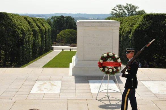 Requisitos de entierro e internación en el Cementerio Nacional de Arlington