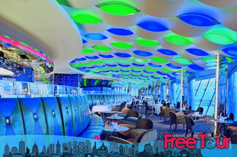 Té de la tarde en el Burj Al Arab - Ver el interior del Burj Al Arab Té de la tarde en el Burj Al Arab - Ver el interior del Burj Al Arab