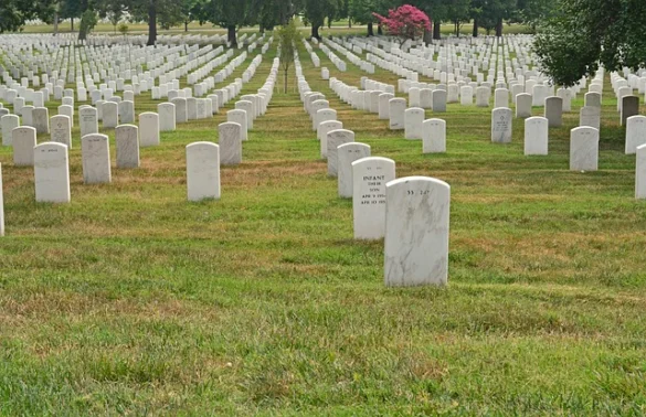 Tour Autoguiado: Notables mujeres enterradas en el Cementerio Nacional de Arlington