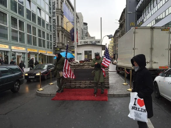 Visitar el Checkpoint Charlie y el Checkpoint Charlie Museum